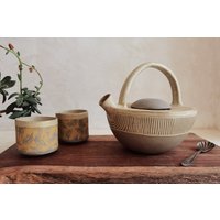 Hellbraunes Keramik Teekannen Set, Handgemachte Teetassen Teekanne Set Für Teeliebhaber, Modernes von YaelGronnerCeramics