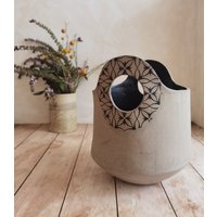 Keramik Blumenvase, Mit Handgemachten Druck Dekoration, Vase Griffen, Geschenk Für Mama von YaelGronnerCeramics