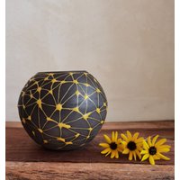 Kleine Gelbe Und Schwarze Keramik Pflanzer, Kleine Saftige Pflanztopf, Moderne Indoor-Pflanzer von YaelGronnerCeramics