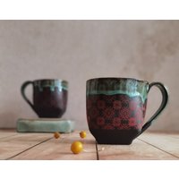 Set Von Zwei Keramikbechern, Türkise Und Rote Tassen Für Teeliebhaber, Vintage Tassen, Keramik Handgemachte Mit Griff, Geschenk Mama von YaelGronnerCeramics