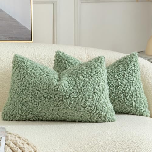 Yaertun 2er Set Kissenbezug Teddywolle Faux Pelz Dekorative Kissenbezüge Plüsch Bouclé Sofakissen Couchkissen Dekokissen Zierkissenbezug Deko Kissenhülle Schlafzimmer Wohnzimmer 30x50 cm Salbeigrün Yaertun 2er Set Kissenbezug Teddywolle Faux Pelz Dekorative Kissenbezüge Plüsch Bouclé Sofakissen Couchkissen Dekokissen Zierkissenbezug Deko Kissenhülle Schlafzimmer Wohnzimmer 30x50 cm Salbeigrün von Yaertun