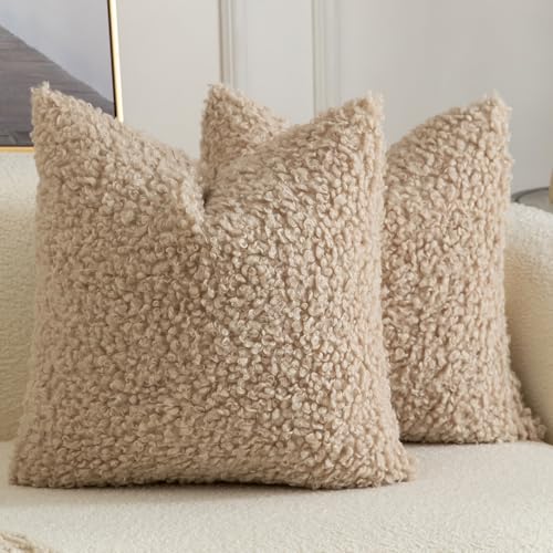 Yaertun 2er Set Kissenbezug Teddywolle Faux Pelz Dekorative Kissenbezüge Plüsch Bouclé Sofakissen Couchkissen Dekokissen Zierkissenbezug Deko Kissenhülle Schlafzimmer Wohnzimmer 45x45 cm Oatmeal Yaertun 2er Set Kissenbezug Teddywolle Faux Pelz Dekorative Kissenbezüge Plüsch Bouclé Sofakissen Couchkissen Dekokissen Zierkissenbezug Deko Kissenhülle Schlafzimmer Wohnzimmer 45x45 cm Oatmeal von Yaertun
