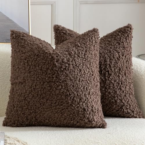 Yaertun 2er Set Kissenbezug Teddywolle Faux Pelz Dekorative Kissenbezüge Plüsch Bouclé Sofakissen Couchkissen Dekokissen Zierkissenbezug Deko Kissenhülle Wohnzimmer 40x40 cm Schokoladenbraun von Yaertun
