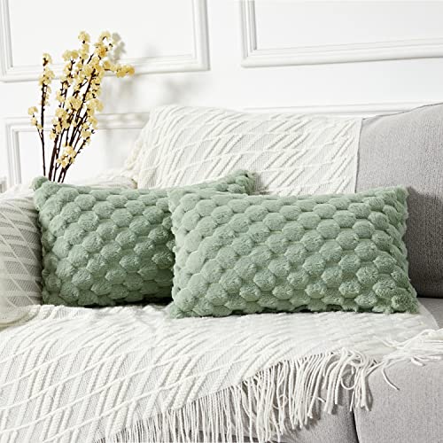 Yaertun 2er Set superweiche Plüsch Kissenbezüge Kunstpelz Kissenhüllen Dekorative Sofakissen Dekokissen Weicher Zierkissenbezug für Sofa Couch Bett Wohnzimmer 30 x 50 cm Salbei Grün von Yaertun