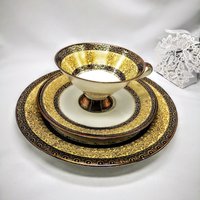 Vintage Charm in Deutschland Hergestellte Porzellan Tee-Kaffeetasse Und Dessertteller Set - Ein Must-Have Für Sammler von YalesiasWorld