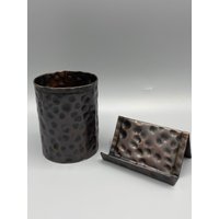 Schreibtisch-Set Aus Handgehämmertem Kupfer Karten - Und Bleistifthalter in Bronze-Optik Schreibtisch-Set Aus Handgehämmertem Kupfer Karten - Und Bleistifthalter in Bronze-Optik von YanceyDesigns