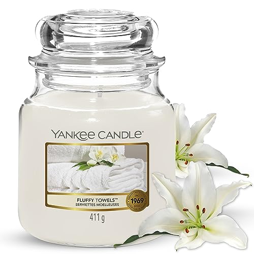 Yankee Candle Duftkerze im Glas| Fluffy Towels | Brenndauer bis zu 75 Stunden|Mittelgroße im Glas von Yankee Candle