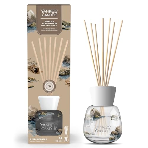 Yankee Candle Signature Diffusor mit Rattanstäbchen | Amber & Sandalwood | 100ml | bis zu 10 Wochen Duft | Recycelbare Verpackung | Perfekte Geschenke für Frauen Yankee Candle Signature Diffusor mit Rattanstäbchen | Amber & Sandalwood | 100ml | bis zu 10 Wochen Duft | Recycelbare Verpackung | Perfekte Geschenke für Frauen von Yankee Candle