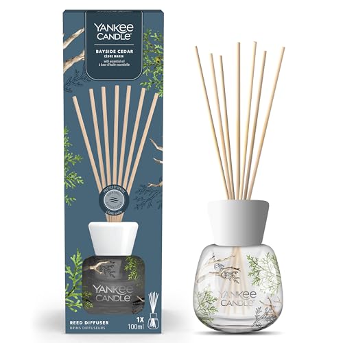 Yankee Candle Signature Diffusor mit Rattanstäbchen | Bayside Cedar | 100ml | bis zu 10 Wochen Duft | Recycelbare Verpackung | Perfekte Geschenke für Frauen von YANKEE CANDLE