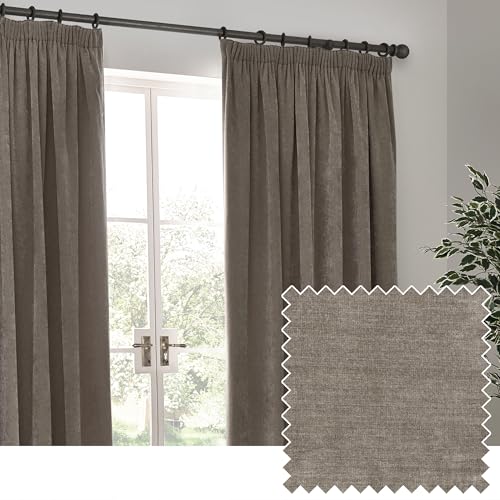 Yard Schwerer Chenille-Samt-Vorhang mit Bleistiftfalten, Paar – Greige – 168 x 183 cm Yard Schwerer Chenille-Samt-Vorhang mit Bleistiftfalten, Paar – Greige – 168 x 183 cm von Yard