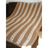 Neue Handgemachte Übergröße "V-stich" Gehäkelte Afghan in Cafe Latte Und Mirage - 48 "x 91" | 4 2'7'7'" Neue Handgemachte Übergröße "V-stich" Gehäkelte Afghan in Cafe Latte Und Mirage - 48 "x 91" | 4 2'7'7'" von YarnItAnyWay