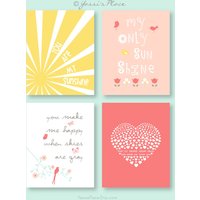 You Are My Sunshine Mädchen-Kinderzimmerkunst in Korallen-Pfirsich-Minze Und Gelben Sonnenstrahlen, Tulpen, Rosa Vogelherz/Set Mit Vier Drucken 043 You Are My Sunshine Mädchen-Kinderzimmerkunst in Korallen-Pfirsich-Minze Und Gelben Sonnenstrahlen, Tulpen, Rosa Vogelherz/Set Mit Vier Drucken 043 von YassisPlace