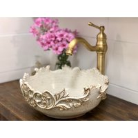 Einzigartiges Keramik Gefäß Waschbecken, Cremeweißer Rustikaler Vintage Stil, Waschbecken von YedidyaGottlieb