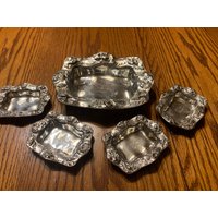 Gorham Sterling Silber Repousse Jugendstil Butterdeller Und Passende Butter Pats von YellowGatePlaceLLC