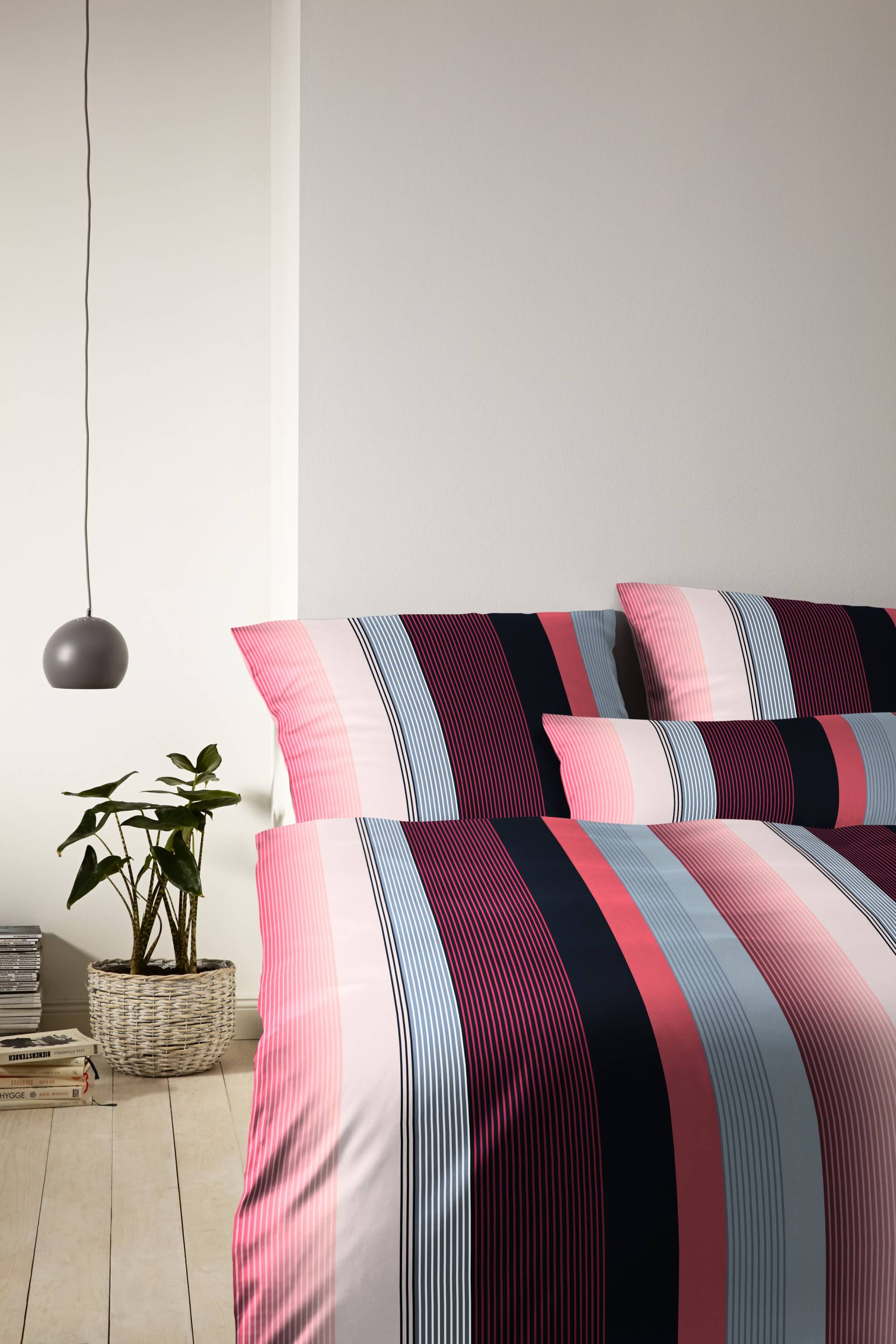 Bettwäsche RACE ca. 135x200cm in Farbe Rot/Schwarz/Grau gestreift Bettwäsche RACE ca. 135x200cm in Farbe Rot/Schwarz/Grau gestreift von Yes for Bed