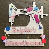 Nähschild | Nähstube Schild Nähmaschine Namensschild Türschild Für Nähbegeisterte Aus Mdf Muttertag Geburtstagsgeschenk von YesOuiSiDESIGN