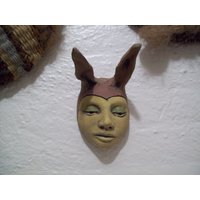 Jacqueline Hurlbert Nw/Oregon Künstler Maske Skulptur Mit Dem Titel "Innocence" ~ Signiert Ausgezeichneter Zustand von YesterdayAndTomorrow