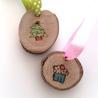 Baum Cupcake Mini Ornament-Set Von 2-Süße Ornamente-Handbemalte Ornamente-Rustikale Dekor-Weihnachtsbaum-Kawaii Weihnachten-Feiertag Dekor-Mini von YoGnomie