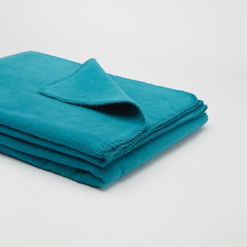 Yogabox Flauschige Kuscheldecke 150x200 cm, Wolldecke einfarbig, Pflegeleichte Baumwolle, kuschelig weich und angenehm warm, Petrol von Yogabox