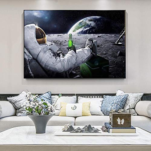 Yooyu Bilder Badezimmer Lustiger Astronaut, der sich auf dem Weltraum entspannt Mond trinkt Bier Wandbilder HD gedruckte Poster für Wohnzimmerdekor 60x95cm (24x37in) Innenrahmen von Yooyu