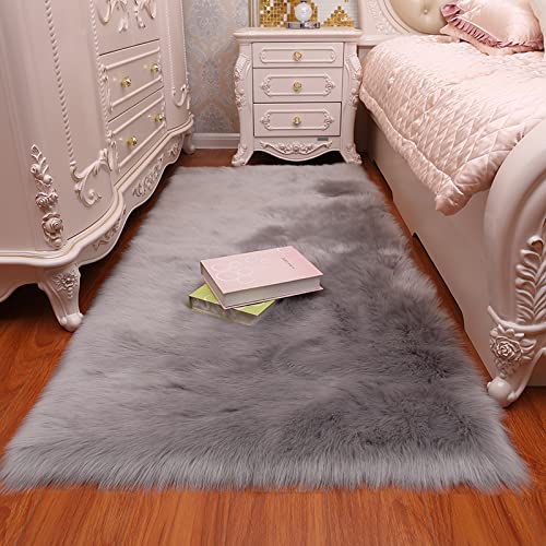 Yopeango Flauschiger Teppich aus synthetischem Schaffell, ultraweich, flauschig, Hochflor-Teppich, für Schlafzimmer, Wohnzimmer, grau, 80 x 120 cm von Yopeango
