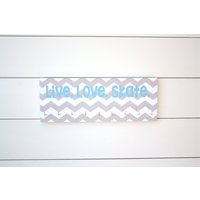 Als Medaille Halter - Leben. Liebe. Skate. -Chevron Medium von YorkSignShop