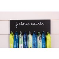 Läuft Medaille Halter - Französisch J " Aime Courir | Ich Liebe Zu Laufen Medium von YorkSignShop