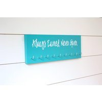 Läuft Medaille Halter - Immer Verdiente Nie Gegeben Mittel Laufend Rack, Display, Rack von YorkSignShop