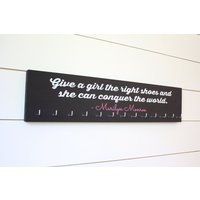 Medaille Halter - Das Recht Geben, Einer Mädchen Schuhe Und Sie Können Die Welt Erobern. -Marilyn Monroe Läuft Große von YorkSignShop