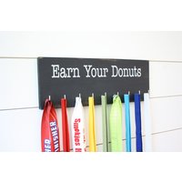 Medaille Halter - Verdienen Ihre Donuts Medium von YorkSignShop