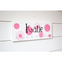 Personalisierte Medaille Halter Mit Polka Dots - Medium Personalisierte Medaille Halter Mit Polka Dots - Medium von YorkSignShop