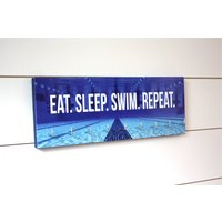 Schwimmmedaillonhalter - Essen. Schlafen. Schwimmen. Wiederholen. Medium Schwimmmedaillonhalter - Essen. Schlafen. Schwimmen. Wiederholen. Medium von YorkSignShop