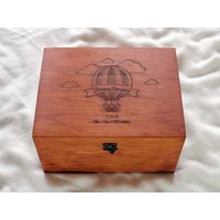 Personalisierte Baby-Erinnerungsbox, Baby-Andenken-Box, Benutzerdefinierte Erinnerungsbox, Gravierte Baby-Box, Heißluftballon Holzkiste von YouCanMAKEitPERSONAL