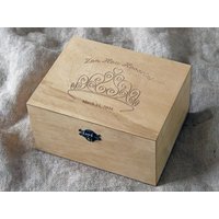 Personalisierte Baby-Erinnerungsbox, Baby-Andenken-Box, Tiara Scetch Erinnerungsbox, Individuell Gravierte Box, Personalisiertes Andenken, Babyparty von YouCanMAKEitPERSONAL