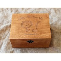 Personalisierte Baby Erinnerungsbox, Individuell Gravierte Box, Personalisierte Geschenk Für Neugeborene von YouCanMAKEitPERSONAL