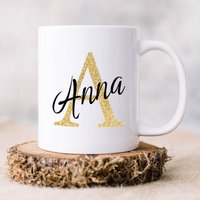Personalisierte Initiale Und Namen Tasse in Goldfarbe Thema von YouPersonalise