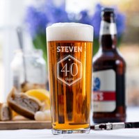 Personalisierte Pint Glas Graviert Mit Ihrer Wahl Der Nummer Diamond Crest Design Geburtstagsgeschenk Personalisierte Pint Glas Graviert Mit Ihrer Wahl Der Nummer Diamond Crest Design Geburtstagsgeschenk von YouPersonalise