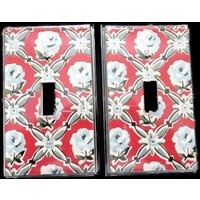 Lichtschalter Abdeckung Vintage Tapete Einsätze Retro Beleuchtung Decor Einzelschalter Rot Blau Blumengitter Handgefertigte Wandschalter von YourFineHouse