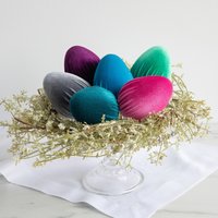 Samtige Eier 6Er Set, Bunte Eierschalenfüller Für Den Frühling, Niedliche Fotorequisiten, Türkisfarbenes Tablett, Pinke Tischlandschaft von YourHeartsContent