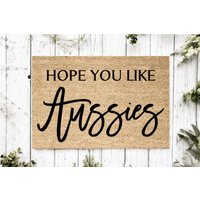 Hope You Like Aussies Welcome Mat | Perfektes Geschenk Für Hundebesitzer Haustierliebhaber Personalisierte Fußmatte Neues Wohndekor von YourRealHome