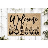 Hope You Like Gnomes Welcome Mat | Perfektes Geschenk Für Wichtelliebhaber Personalisierte Fußmatte Neues Wohndekor Willkommensgeschenk Zur von YourRealHome