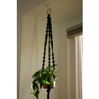 Haze Makramee Blumenampel | Schlichtes Süßes Boho Geschenk Freund Soft Fransen Quaste Trendy Ästhetik Hängende Decke Übertopf Handarbeit von YoursTrulyCaitlynCo