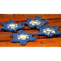 Gefrorene Schneeflocke - Set Von Vier, Untersetzer, Trink Untersetzer, Gehäkelte Winter Kaffeebecher, Tassenmatte Set, Gehäkelte Schneeflocken von YoyoStrings