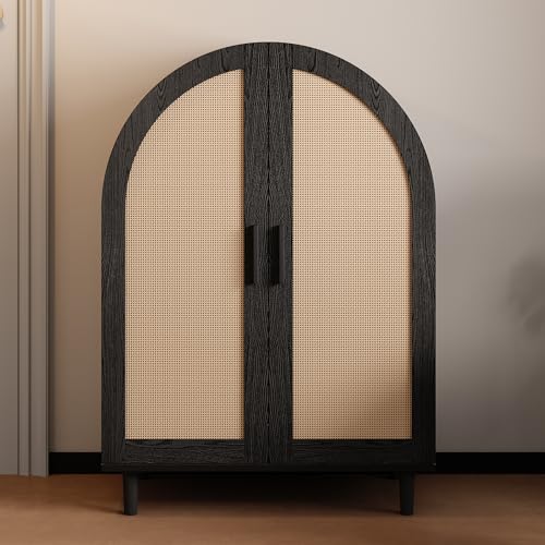 Elegantes Sideboard/Schuhschrank mit Abgerundeter Außenseite, Durchbrochenen Rattantüren und DREI Regalen. Elegantes Sideboard/Schuhschrank mit Abgerundeter Außenseite, Durchbrochenen Rattantüren und DREI Regalen. von YuQozii