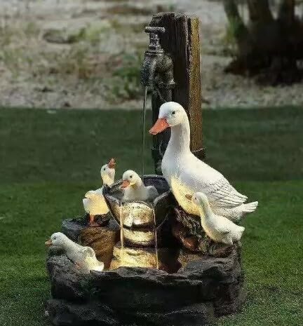 Yuehuamech Solar Enten Statue Garten Ornamente Outdoor Wasser Brunnen Ente Statue Landschaftsbau Dekoration mit solarbetriebenen LED- Leuchten für Terrasse Balkon Hof Rasen von Yuehuamech