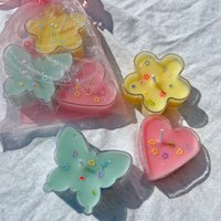 3Er Geschenk Set Kawaii Teelichtkerze/Pastellfarben Schmetterling, Blume, Herz Weihnachtskerze Teelicht Soya Wachs Kerze Schmetterling von YuiBrooklyn