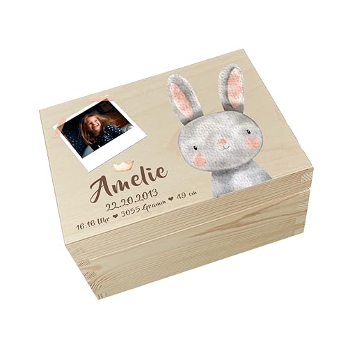 Yuweli Personalisierte Erinnerungsbox Baby mit Hochwertigem Farbdruck - Individuelle Baby Erinnerungsbox - Erinnerungskiste aus Holz - Geschenk zur Geburt (Hase) von Yuweli