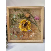 Einzigartiges Wandbild Mit Getrockneten Blumen Und Epoxidharz Im Holzrahmen - Leichtem Glitzer 3D Optik Handgemachtes Kleines Bild Einzigartiges Wandbild Mit Getrockneten Blumen Und Epoxidharz Im Holzrahmen - Leichtem Glitzer 3D Optik Handgemachtes Kleines Bild von YviCreation