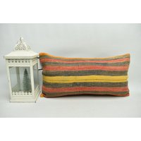 Kelim Kissen, Gestreiftes Nomaden Rotes Wohndekor Azteken Vintage Code 4434 von ZDkilimpillow