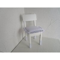 Kinderstuhl Sitzkissen Stuhlbeinhussen Holz Kindersitz Kinderzimmer Kindermöbel von ZEITJUWELEN